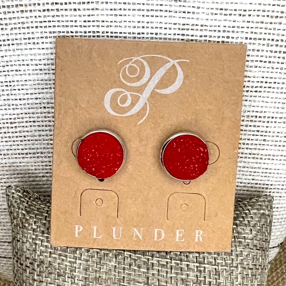 ***RETIRED & NIB*** Jolie Studs